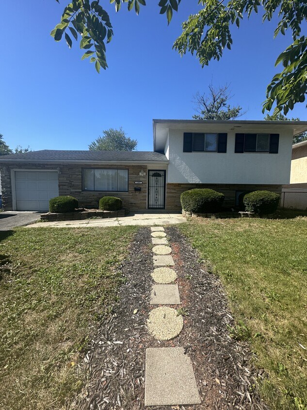 Building Photo - 1587 Brentnell Ave