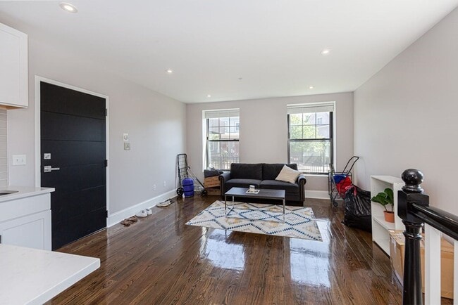 Photo - Renovated 3 bed 2 bath in Fort Hill...... Townhome