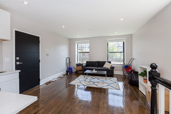 Foto del edificio - Renovated 3 bed 2 bath in Fort Hill......