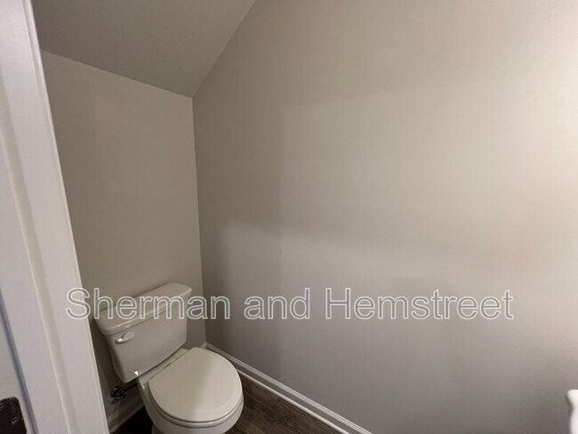 Foto del edificio - 7066 Hummingbird Dr