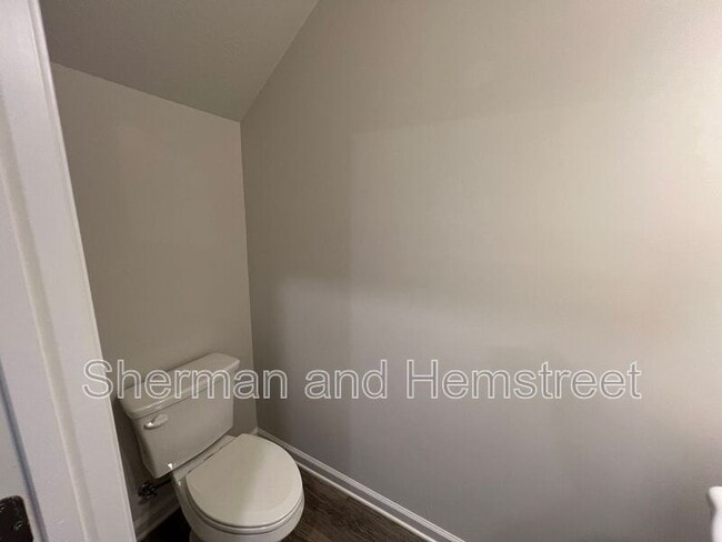 Building Photo - 7066 Hummingbird Dr