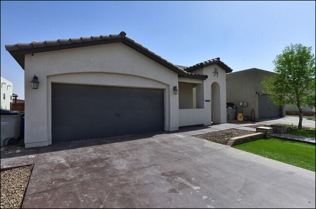 Foto del edificio - Available now!