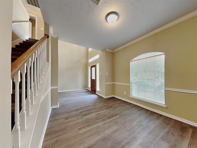 Foto del edificio - 11911 Lakewood Hills Dr