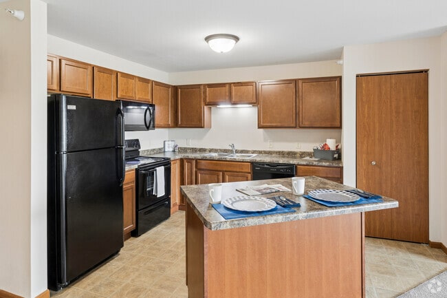 3BR, 2BA - 1,311SF - Kitchen - Granite Manor/Runestone