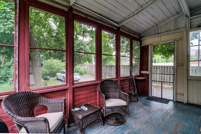 Building Photo - 617 Delles Rd