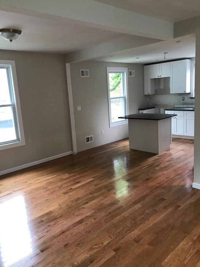 Building Photo - 41 Newberry Ave