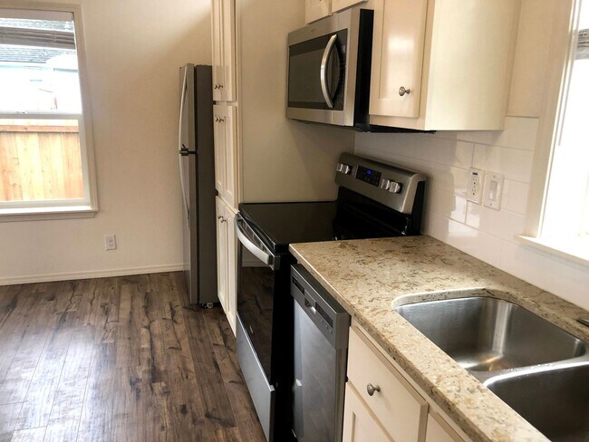 Foto del edificio - 5251B Southeast Bybee Boulevard