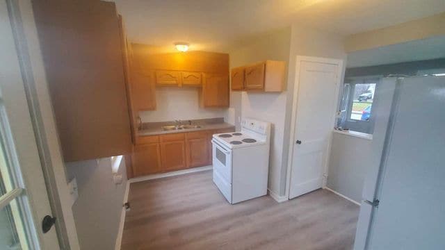 Foto del edificio - 170 W Sumner Ave