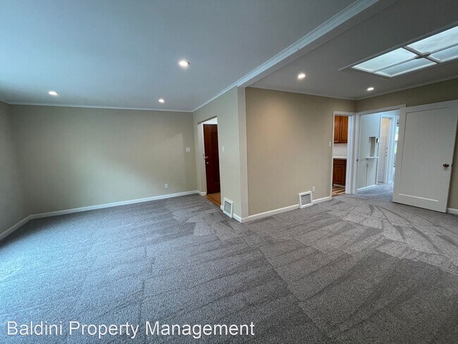 Building Photo - 3 br, 2 bath House - 626 Persia St.