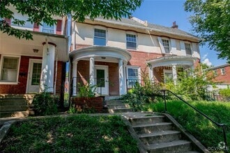 Building Photo - 2302 Maplewood Ave