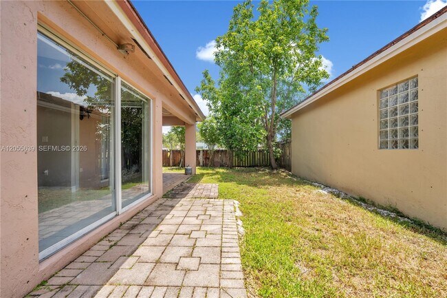 Foto del edificio - 14530 SW 156th Ave