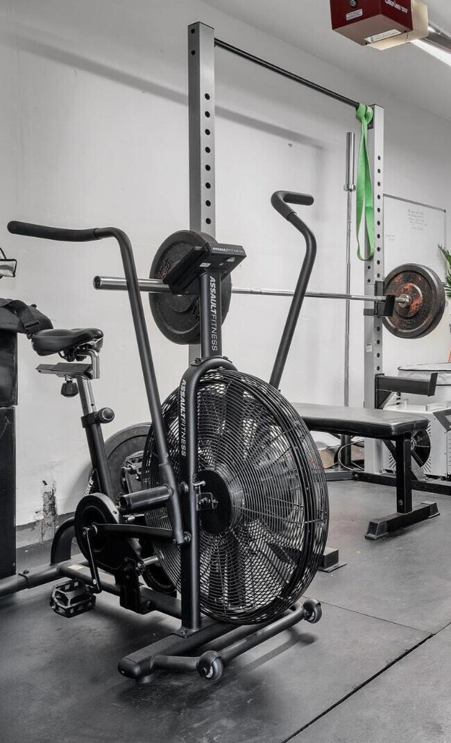 Foto del edificio - 4666 Mission Ave