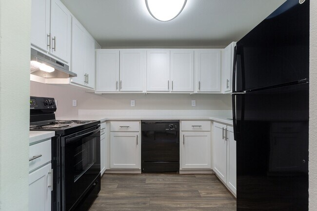 Foto del edificio - 3 Bedroom with a Forest View! $1000 Off First Full Month!