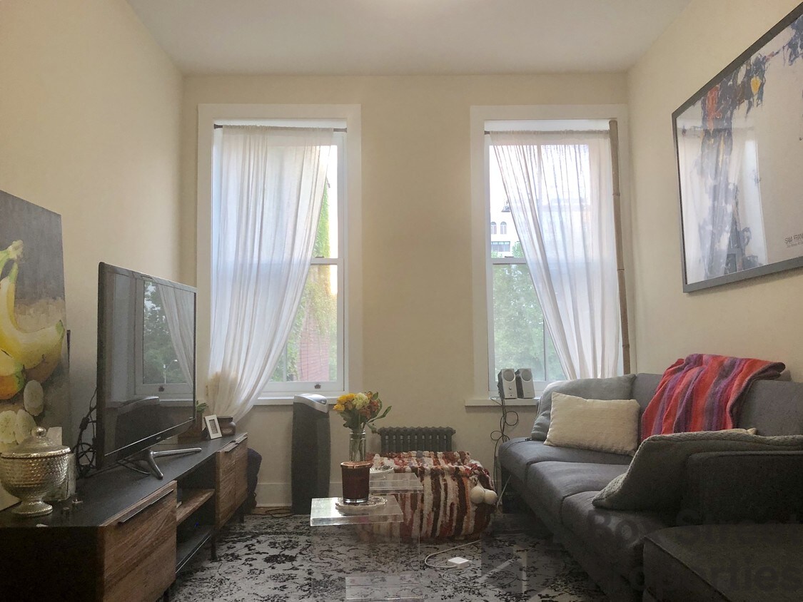 Primary Photo - 30 Hicks St