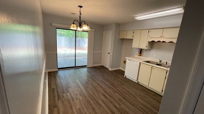 Foto del edificio - Apartment For Rent