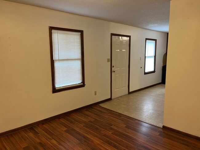 Building Photo - 218 Sumter St SE