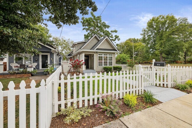 Foto del edificio - Charming Renovated 1900s Home with Modern ...