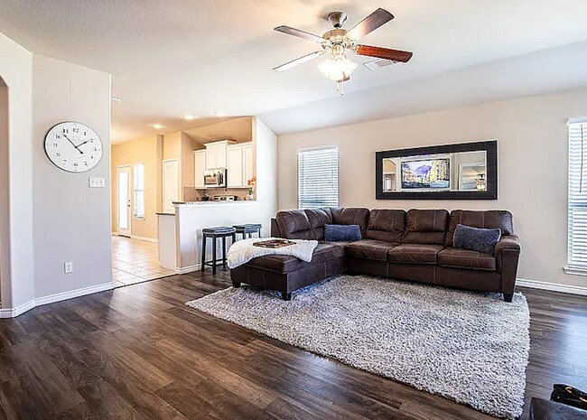 Foto del edificio - Room in House on Deadwood Ln
