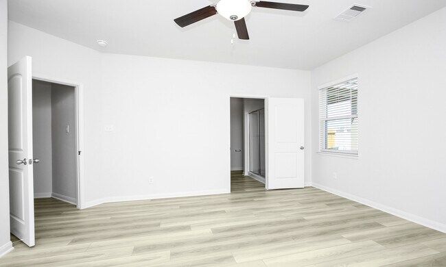Building Photo - 446 Amberwood Pk Dr