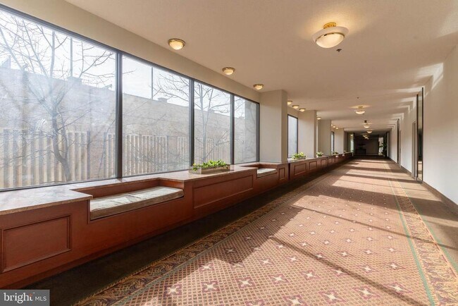 Foto del edificio - 3709 S George Mason Dr