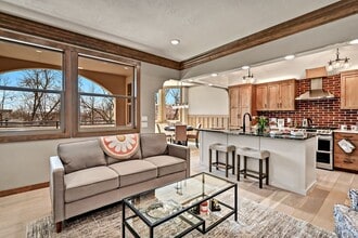 Building Photo - 167 E Aikens St