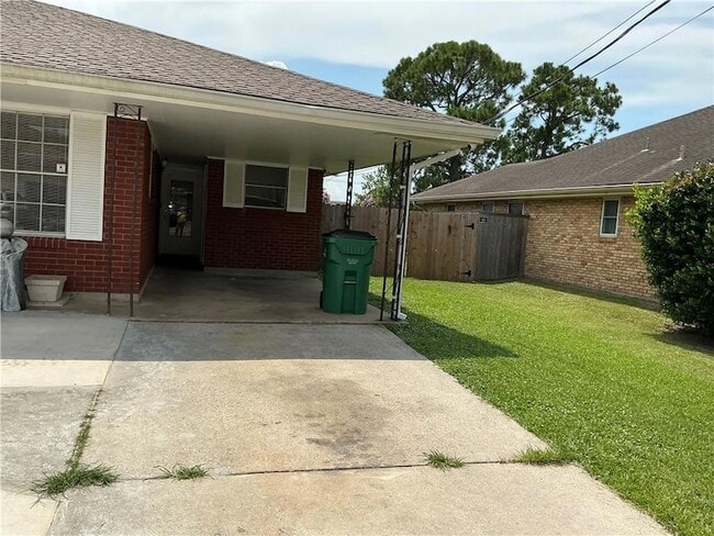Building Photo - 5008 Academy Dr