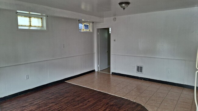 Foto del edificio - 733 W 5th St