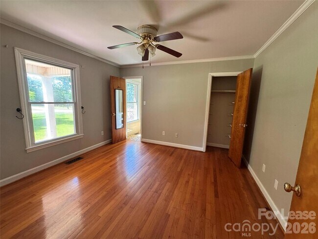 Foto del edificio - 7381 Lockhart Rd