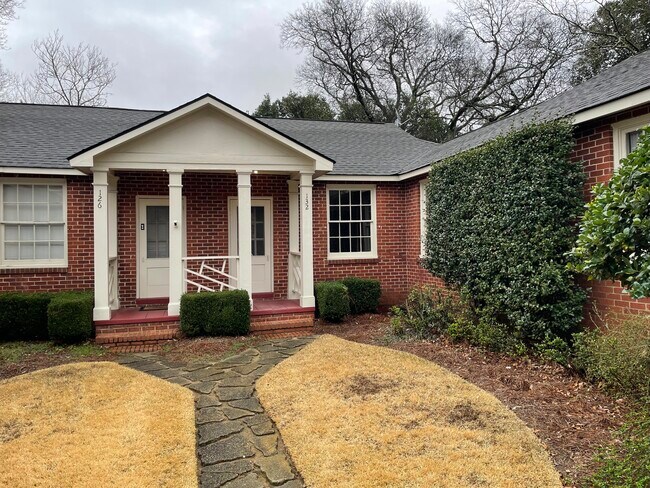 Building Photo - 126 Oakhaven Ave