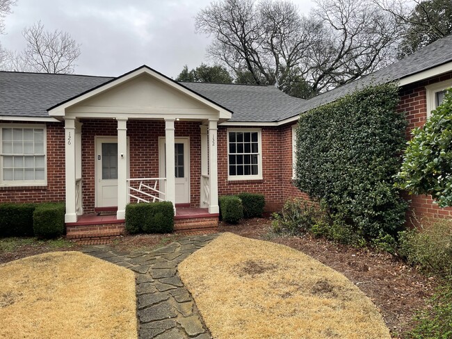 Building Photo - 126 Oakhaven Ave