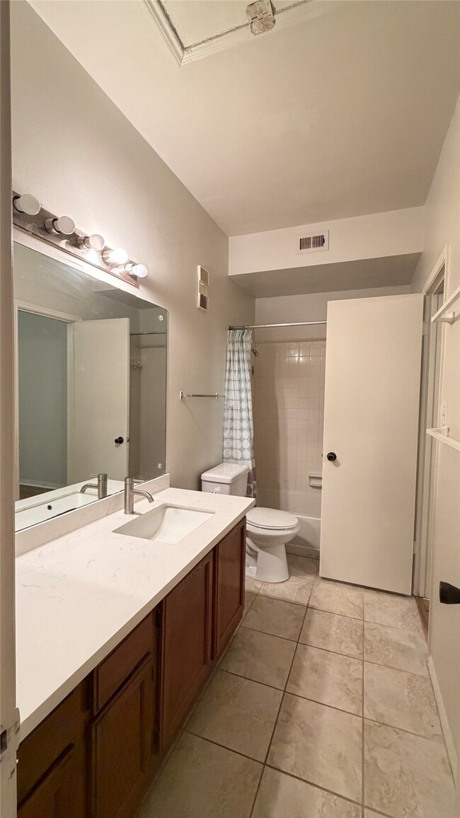 Building Photo - 6500 Harbor Town Dr