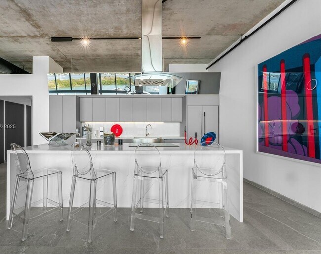 Foto del edificio - 7934 West Dr