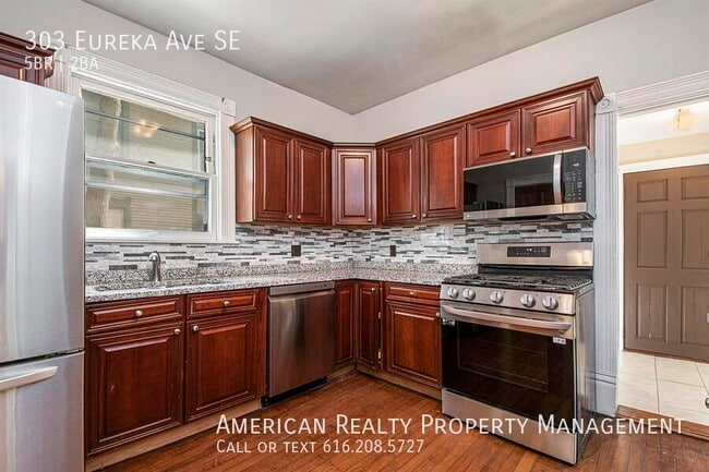 Building Photo - 303 Eureka Ave SE