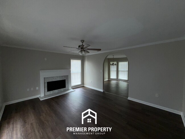 Foto del edificio - Stunning 3BR/2.5BA Trussville Estate | 1,990 Sq Ft, Stone Fireplace, Garage & Deck