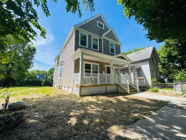Building Photo - 3237 Seymour Ave