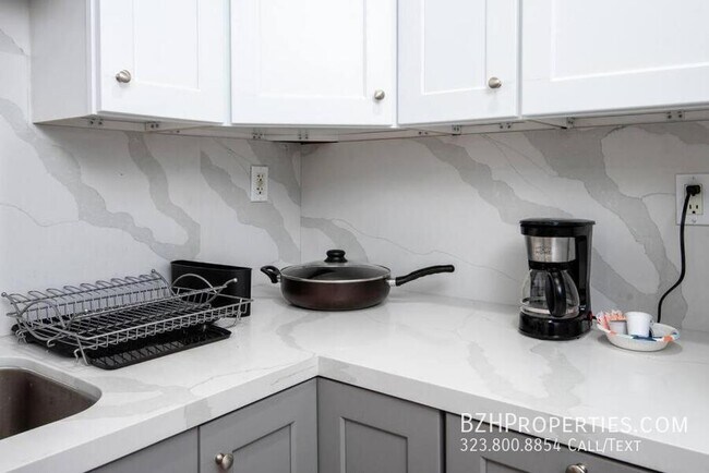Foto del edificio - 1165 W 38th St