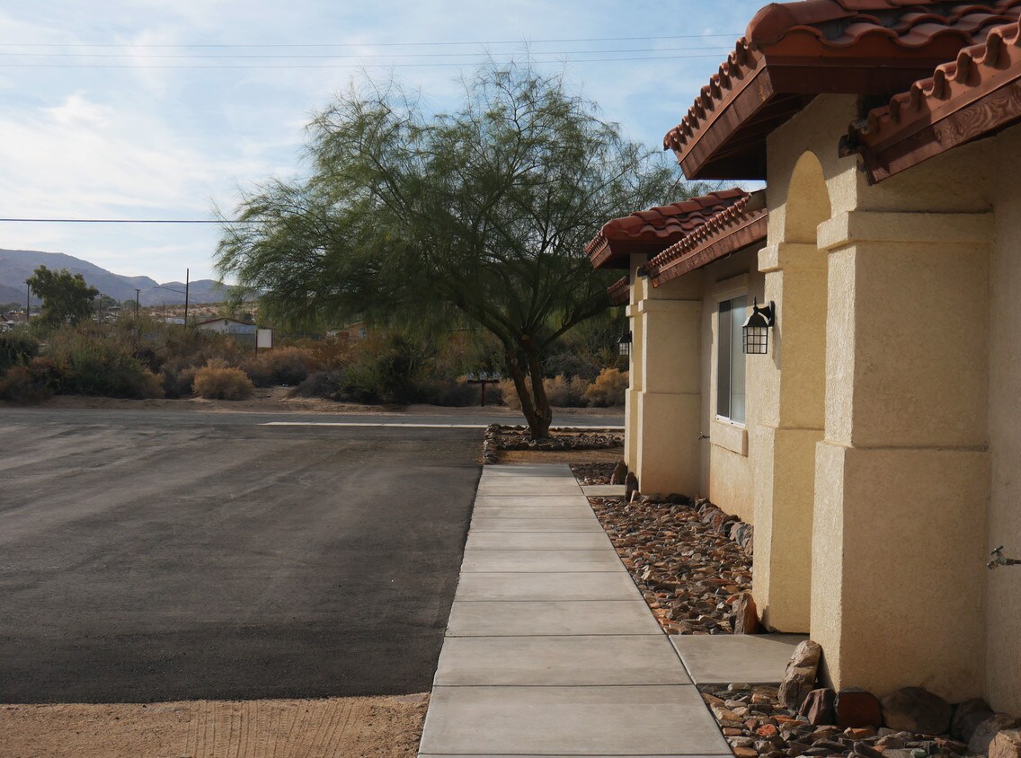 6671 Ocotillo Ave Unit B, Twentynine Palms, CA 92277 Apartments in