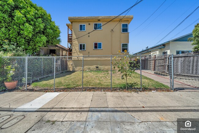 Building Photo - 2125 14th Ave
