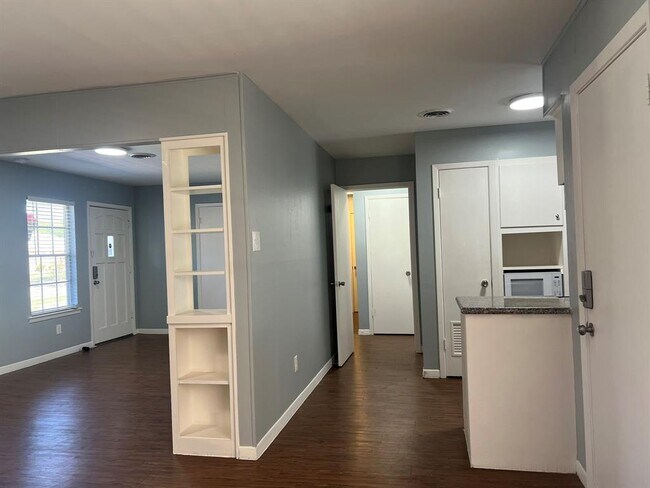 Building Photo - 11202 Waxwing St