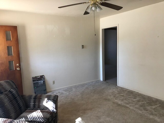 Foto del edificio - 3356 Russell Ave