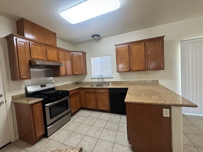 Foto del edificio - Charming 4-bedroom, 2-bath home in a conve...