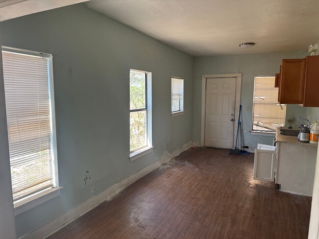 Building Photo - 229 Grenet St