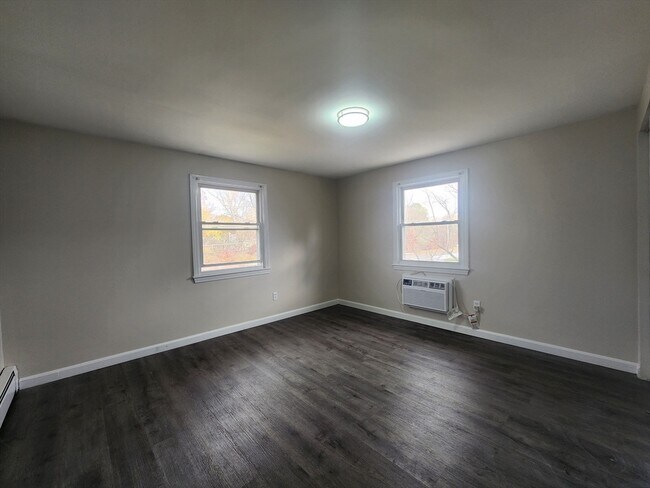 Building Photo - 134 Tyngsboro Rd