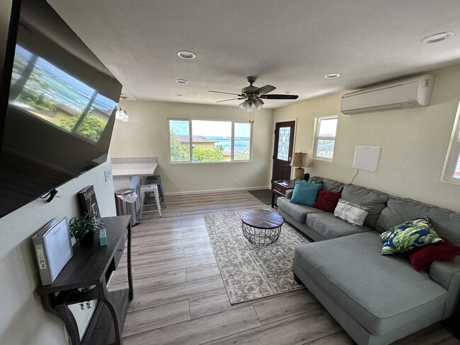 Livingroom with natural light - 44-104 Puuohalai Pl