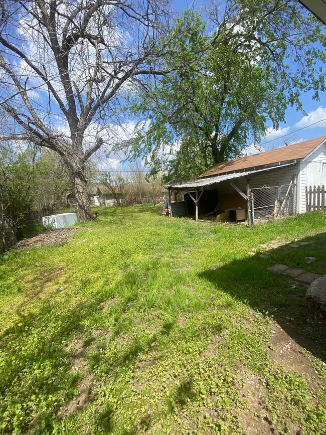 Building Photo - 2 Bedroom House!!