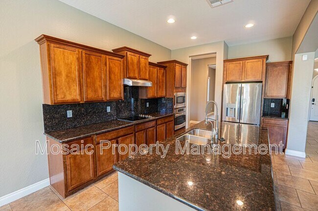 Building Photo - 2948 E Maplewood St