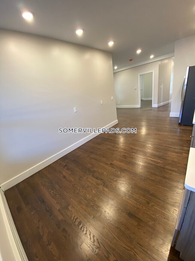 Building Photo - 19 Sewall St