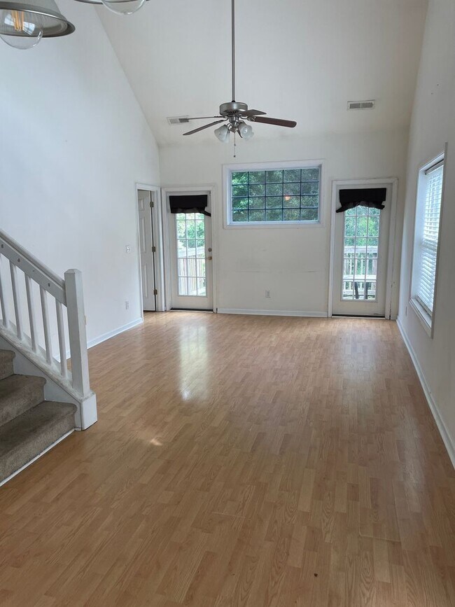 Building Photo - Spacious 4BR Town House in Goose Creek