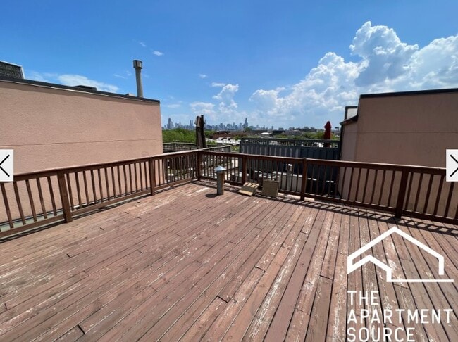 Building Photo - 1760 W Wrightwood Ave