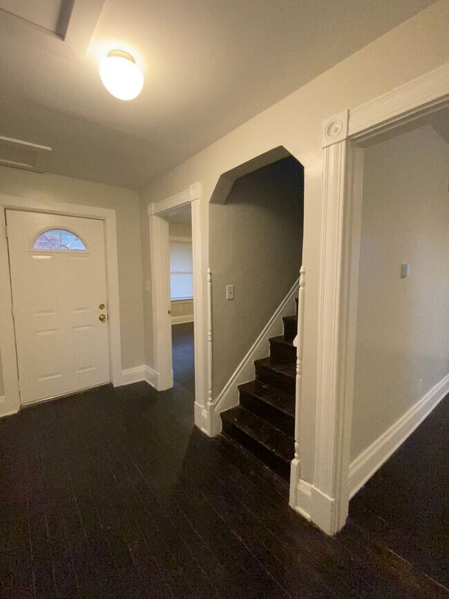 Foto del edificio - Beautifully updated and Spacious!  2 Bed House in Madisonville with walk through!!